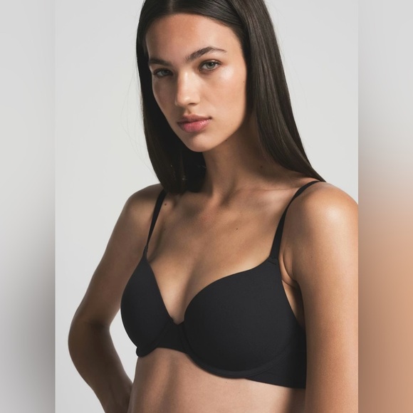 SKIMS Fits Everybody T-Shirt Bra - NWT - Color Onyx - Size 32A - Picture 2 of 4